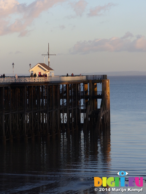 FZ010854 Penarth pier